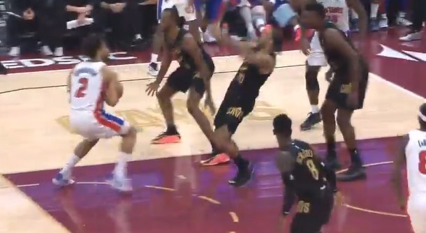 爱游戏网页版-NBA官方：骑士球员泰森在对阵活塞比赛中假摔 罚款2000美刀